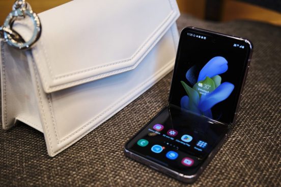 Galaxy Z Flip5、ついに実機の画像がリーク？ 大型カバーディスプレイは便利そう