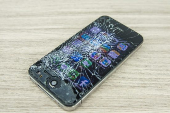 将来のiPhoneはケースなしでも傷つきにくくなる？ アップルが特許を取得