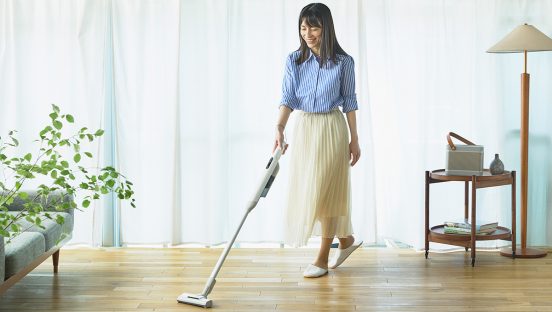 0.98kgの超軽量。それでいてパワフルなシロカ最新クリーナー「かるピカ パワー」登場！