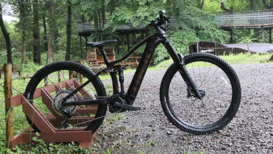 BOSCH新ユニットで「e-Bike」は大きく変わる！ 最新e-MTBと自転車向けABSの実力をチェック