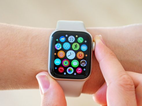 「watchOS 10」でApple Watchはどう変わる？ 幹部が説明してくれた