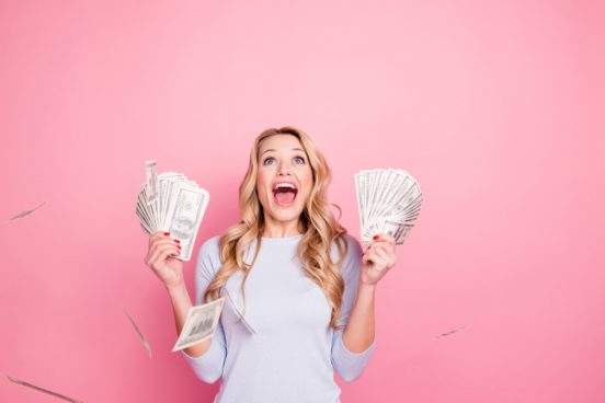 米夫婦、別荘の購入直後に宝くじに当せん！ 思わぬ幸運に妻が絶叫