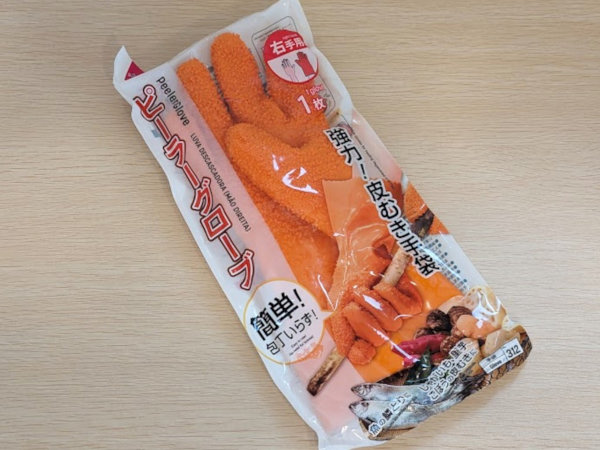 包丁いらずで簡単皮むき！ じゃがいもやごぼうは「ピーラーグローブ」でゴシゴシするだけ