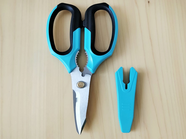 【モノタロウ】なんでも切れる！ ザクザク切れる！ 多用途使用OKの「強力万能はさみ」を使ってみた