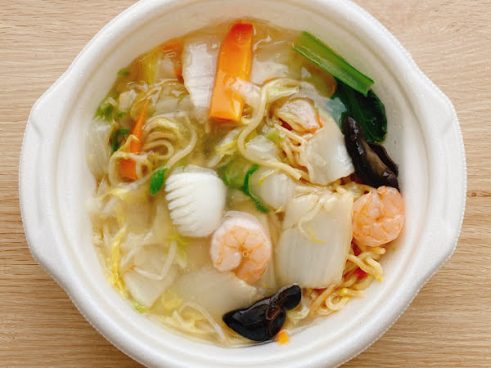 お店レベルの味わいに感動！ 「南国酒家監修 海鮮塩あんかけやきそば」（セブンーイレブン）はコクのあるとろとろ餡がポイント
