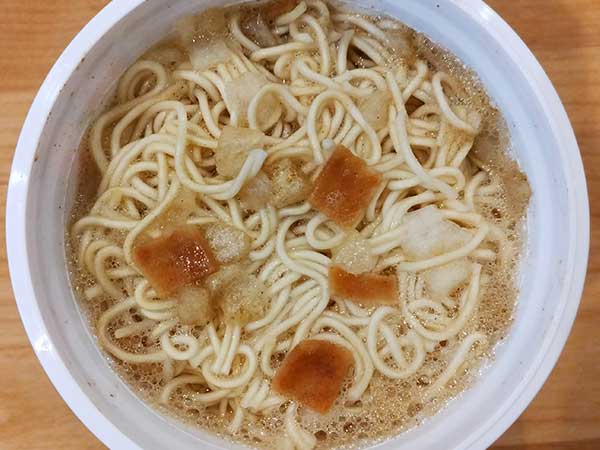 煮干しの風味がすごい！ 「丿貫監修 煮干しそばclassic」（ファミリーマート）は煮干しの旨み＆ポークのコクが決め手