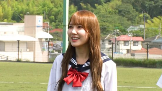 日向坂46・加藤史帆が“アザトアヤシイ作戦”で「学校かくれんぼ」に挑戦　秋元真夏は霜降り明星とコント『新しいカギ』