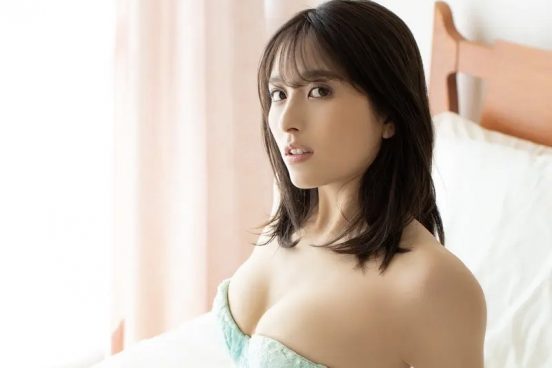 大和田南那がチューブトップ水着で透け感セクシー『BOMB Love Special 2023 #2』【独占カット】