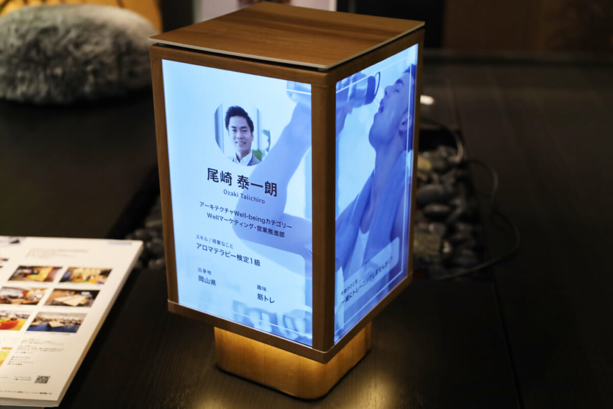 照明器具に液晶を内蔵するという新発想。パナソニックが「ランターナ」を受注開始