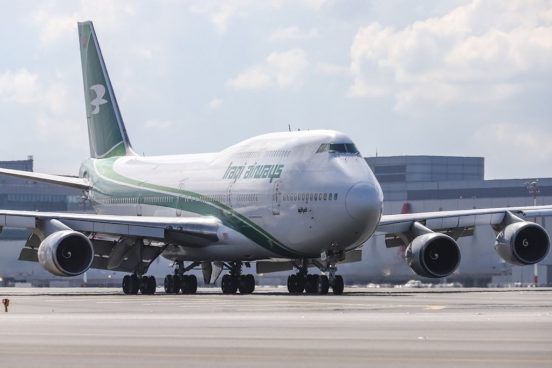 輸送中のクマが脱走!? 中東の飛行機にとんでもないハプニングが…