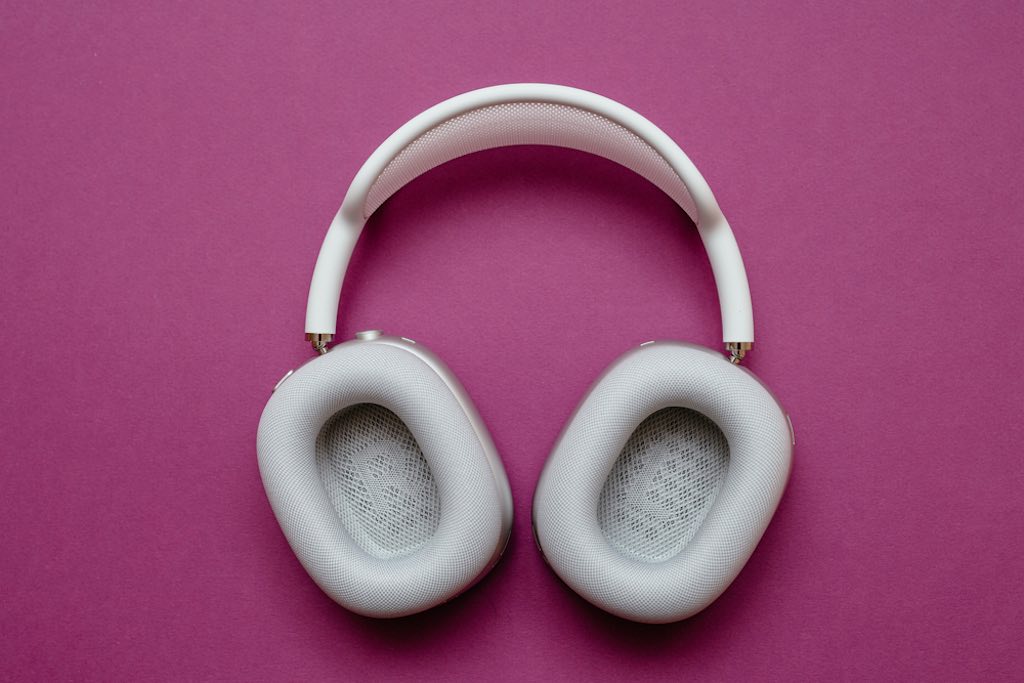 「AirPods Max」の結露問題に相次ぐ不満の声。動作停止や音質低下の報告も