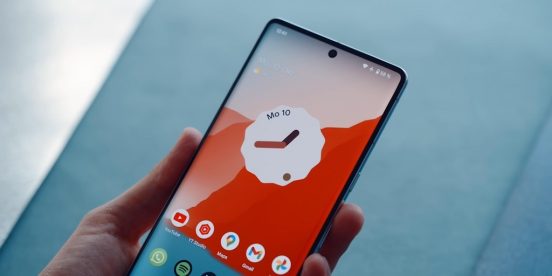 Googleが初公開!?「Pixel 8 Pro」の実物画像をチラ見せ