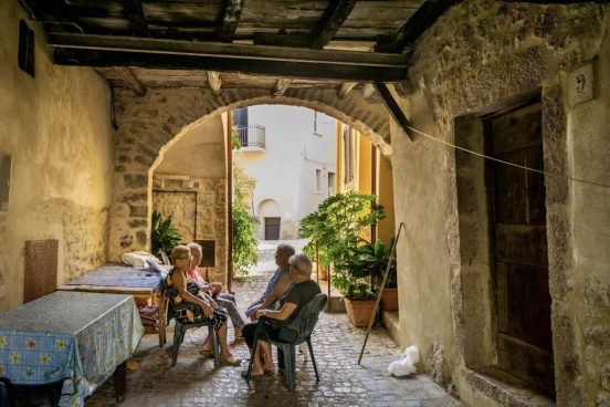 電気代を節約できそう！ イタリア人のエアコンを使わずに「猛暑を乗り切る」シンプルな方法