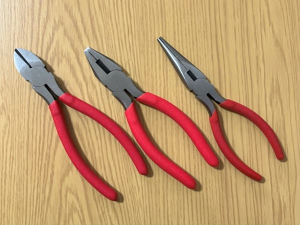 【モノタロウ】DIY工具の3種の神器が1セットに！ 1100円で手に入る「ペンチ・ラジオペンチ・ニッパー」セットの使い心地は？