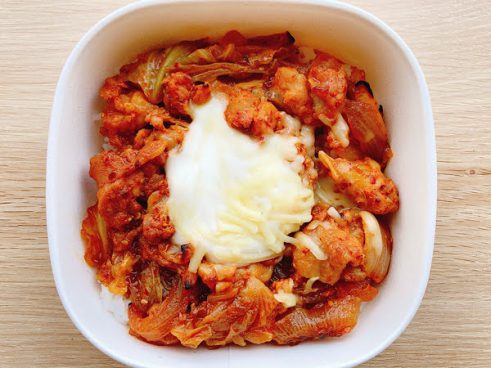 タッカルビとチーズの相性が抜群！ セブン－イレブンの「旨辛チーズタッカルビ丼」はクセになる甘辛だれがポイント