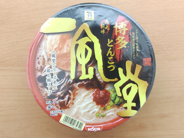 上品なとんこつスープの味わい！ セブンの「一風堂 赤丸新味博多とんこつ」の再現性が高すぎる