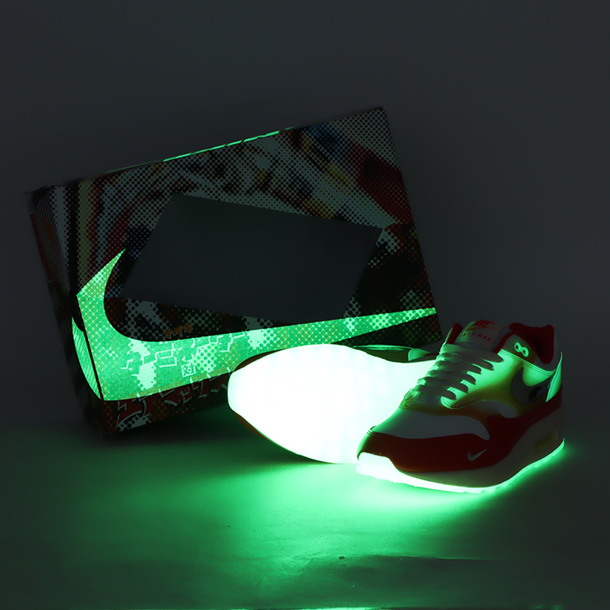 NIKE ターミネーター　アトモス　電撃ナイキ大作戦　ソフビ付き 日本発祥のおもちゃソフビをモチーフにしたTERMINATORとw AIR