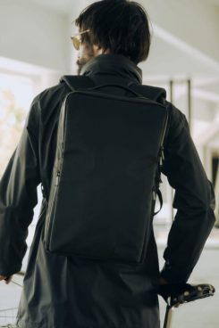 ビジネスならではの便利機能が盛り込まれた「コロンビアブラックレーベル」のバックパック