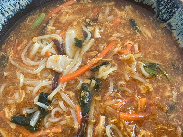 本格酸辣湯麺を食べたいならローソンへ急げ！ コンビニとは思えないクオリティに脱帽……