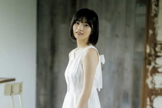 乃木坂46中西アルノが可憐な白ワンピース姿でナチュラル笑顔【独占カット】