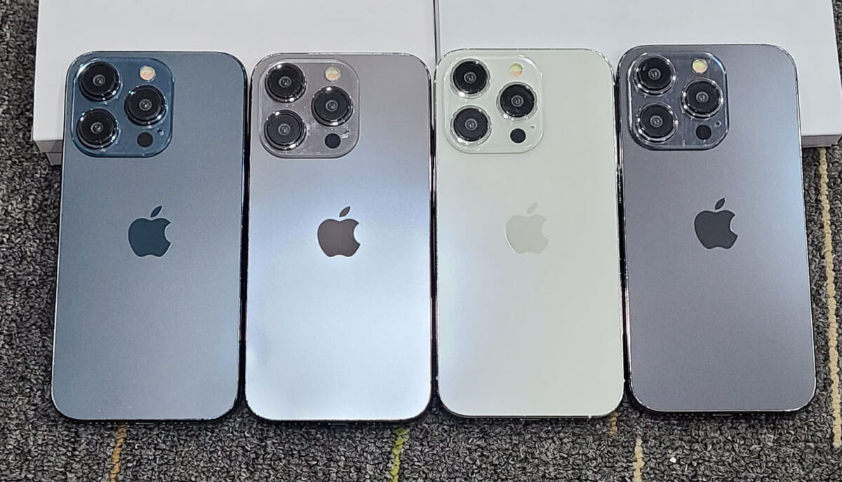 「iPhone 15／15 Pro」のダミーが流出！ やっぱりゴールドが…