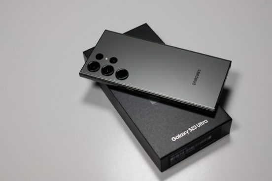 「Galaxy S24 Ultra」はチタン製フレームを採用？ 頑丈で高価、重くなるかも
