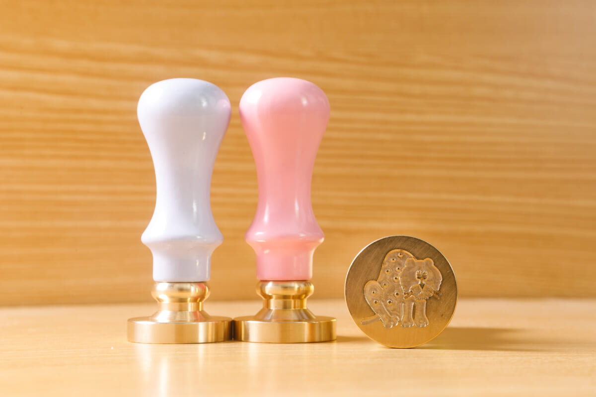 レトロかわいくオシャレ感を演出！ 昭和レトロな「アデリアレトロ」とコラボしたシーリングスタンプ