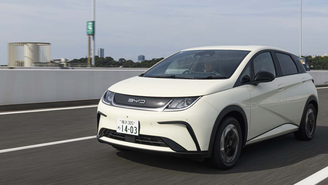 走りはどう？ 日本上陸したBYDのコンパクトハッチBEV「ドルフィン」をチェック