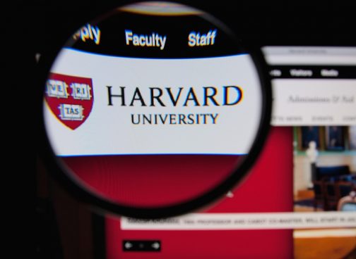 まさかハーバードが…。米の名門大学が最下位になったランキングとは？