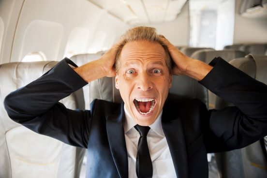 快適な空の旅になるはずが…。プレミアムエコノミーを台無しにした珍客のまさかの行動とは？