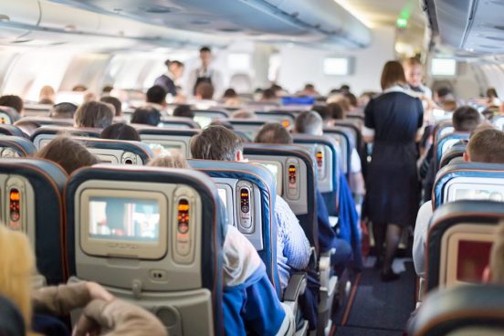 米航空会社が過剰予約でボランティアを募集、乗客が驚いた協力金の額とは？