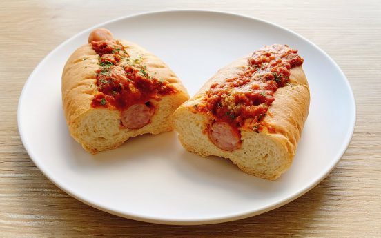 タリーズコーヒーのホットドッグで一息。「ボールパークドッグ 7種スパイスのバターチキンカレー」は程よい辛さがポイント
