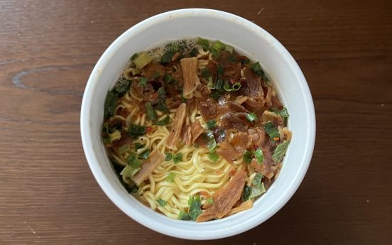 京都・一乗寺の人気店が監修！ ファミマの新作カップ麺「麺屋 極鶏 黒だく」は濃厚な鶏白湯が堪能できる渾身の一杯