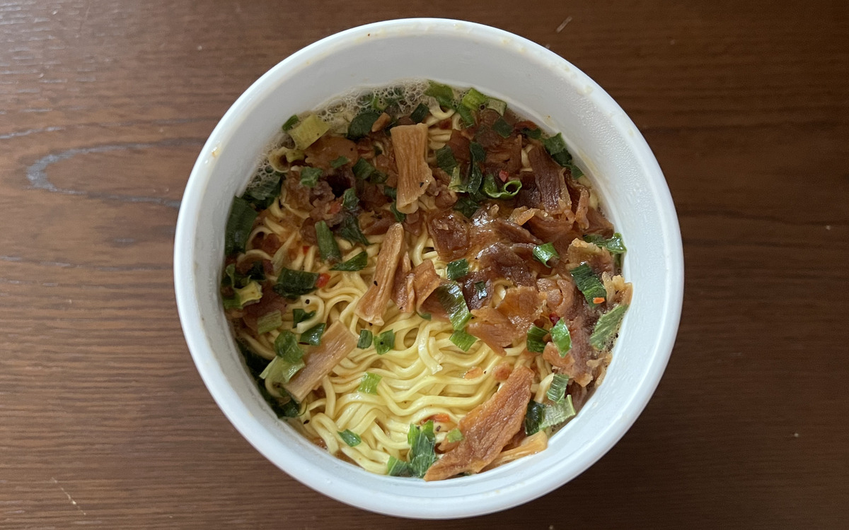 京都・一乗寺の人気店が監修！ ファミマの新作カップ麺「麺屋 極鶏 黒だく」は濃厚な鶏白湯が堪能できる渾身の一杯