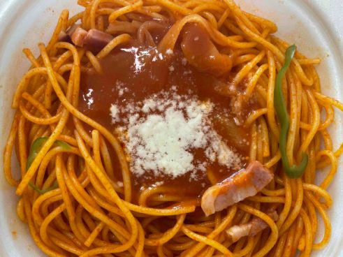 レベル高いナポリタン！ セブン－イレブンの「ベーコンとチーズのナポリタン」