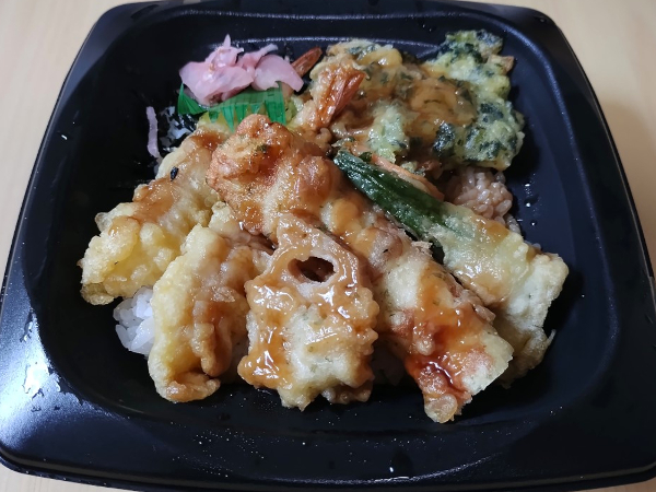 500円以下で天ぷら5種！ ファミリーマート「5種盛り！ 海老天丼」