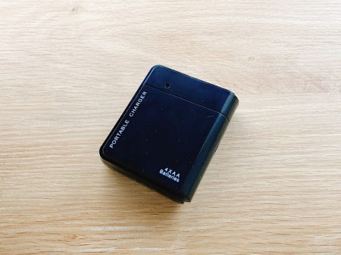 もしもの時のために持っておきたい！ 乾電池でスマホを充電できる「備えて安心 乾電池式充電器」