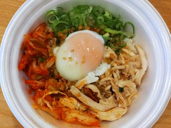 松屋流の台湾屋台グルメ！ 「鶏肉飯（ジーローハン）」を実食