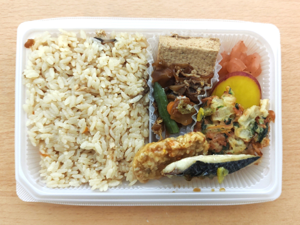 セブンの「きのこ炊き込み御飯幕の内」で感じる食欲の秋！