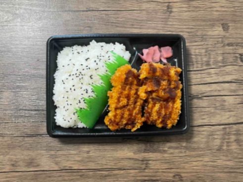 ガッツリ楽しむチキンカツ！ ファミマの「芳醇ソースで食べる！ チキンカツ弁当」はソースがレベチ