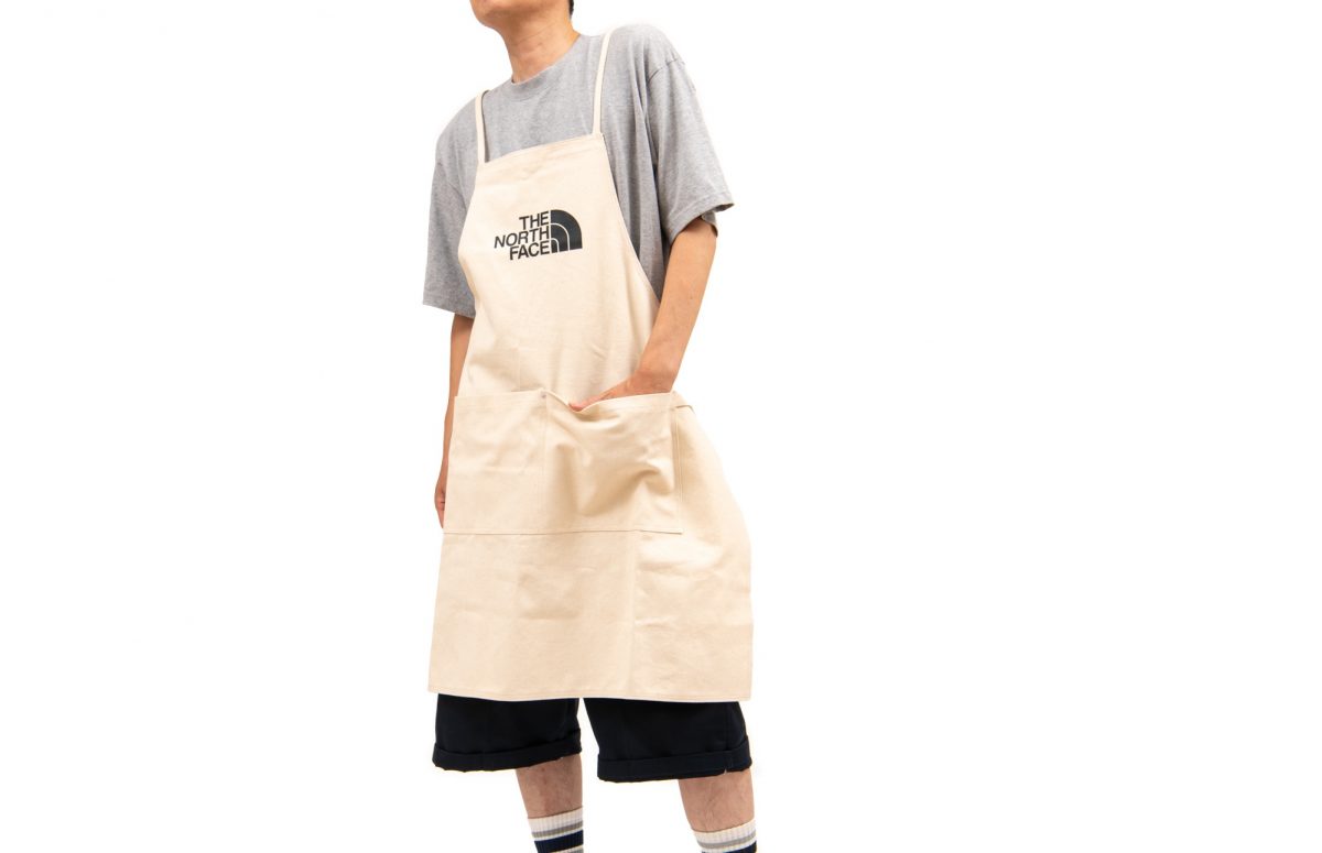 「TNFロゴエプロン」は洗い加工済み帆布の質感がいい感じ！