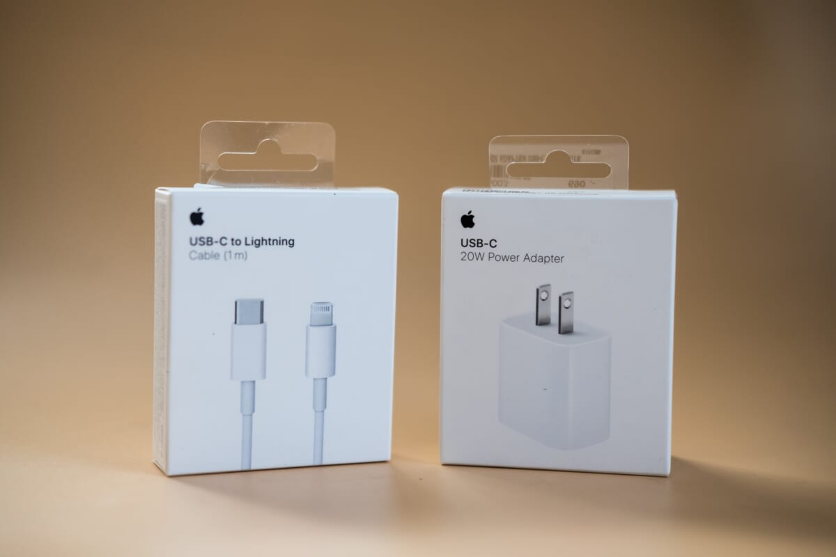 アップルストア従業員、「iPhone 15（仮）と同時にUSB-C充電アダプターも買って下さい」とお客にお勧めするかも