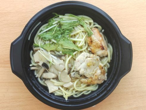 心も身体もホッとする。ローソンの「ホッとな おだしパスタ」は具材たっぷりで食べ応え十分