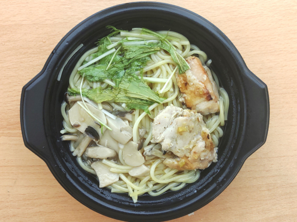 心も身体もホッとする。ローソンの「ホッとな おだしパスタ」は具材たっぷりで食べ応え十分