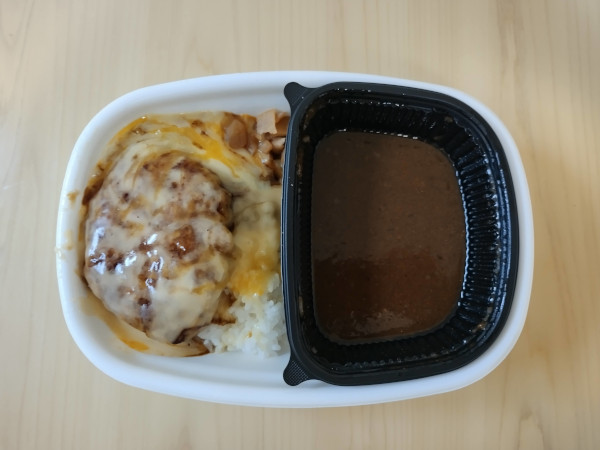 とろけたチーズが堪らん！ すき家「チーズデミバーグカレー」の最強コンビ楽しむ