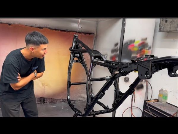 ユージさん「一生物の最強塗装」 バイクのフレームが鏡のようになるダイヤモンドコートにご満悦