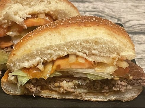 肉肉しさがとんでもない”サムライマック”。ベーコン2枚入りの「炙り醤油風 ベーコントマト肉厚ビーフ」実食