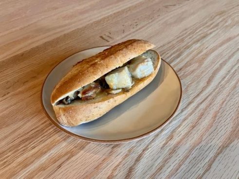 スタバで秋の味を楽しむ！ 「3種のきのことチキン 石窯フィローネ」