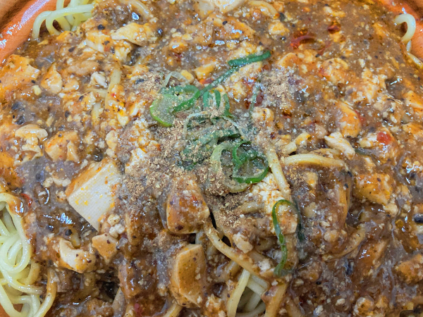 山椒が舌を刺激する麻婆焼きそば！ ファミマの本格中華を堪能