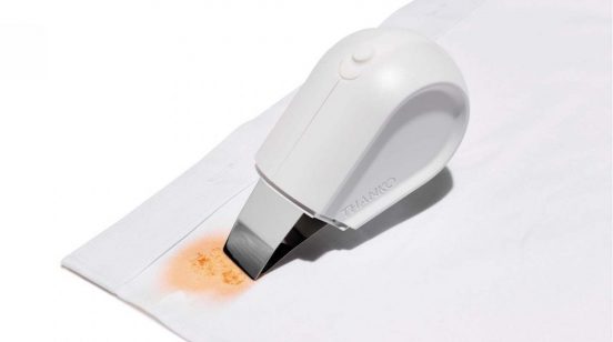 クリーニング代が節約できる！ 電動衣類シミ取りが8000円切りで超おトク【プロが保証! のコスパ家電】